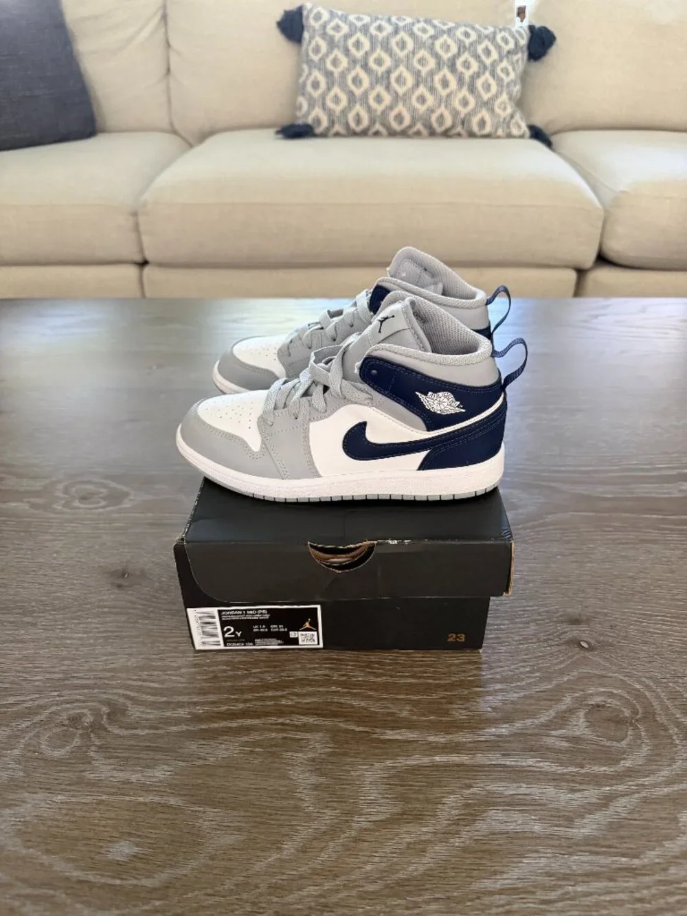 WORN ONCE Boys Nike Jordan 1 Mid (PS) white/midnight navy-wolf grey shoes size 2